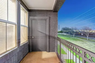 Image de Contemporary Retreat for Comfort & Convenience