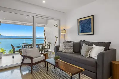 Image de Charming condo with beautiful ocean views, pool and vibrant Mexican-style décor