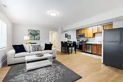 Newly Remodeled 2br/1ba Apt - Close To It All!