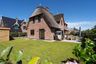 Image de Moewe Deluxe with own sauna, only 300 meters to the west beach, Westerland, Sylt