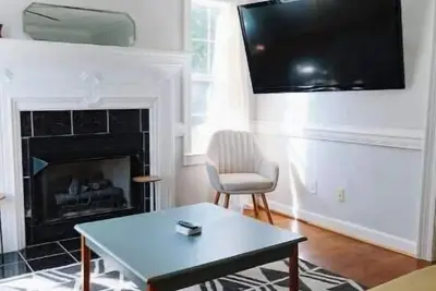 Image de Cozy Midtown Mobile Home; Fireplace & Pet-Friendly