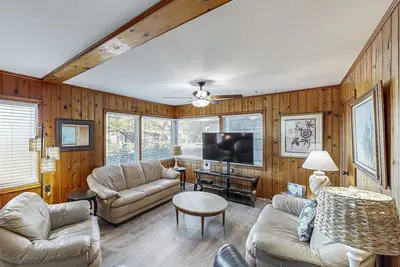 Spacious family friendly home, one block to the beach, with WiFi and game room