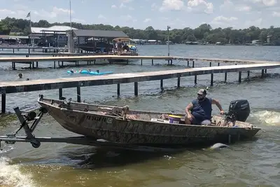 Image de Lake front house. cool, pet friendly with fire pit & grill.