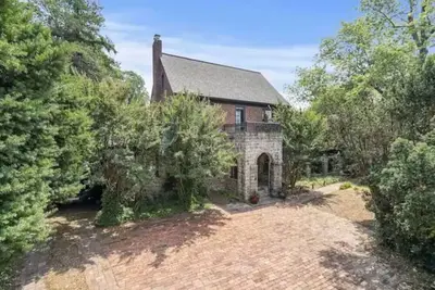 Glebe Castle: Sleeps 18. Only 10 min to Dc, Dod, Arlington National Cemetery