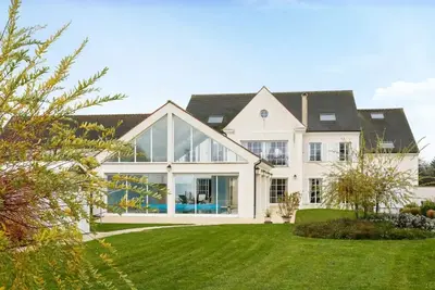 Image de Villa de prestige avec piscine intérieure chauffée aux portes de Disneyland!