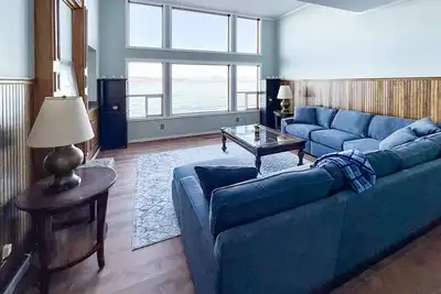 South Whidbey waterfront escape w/ large patio & stunning views