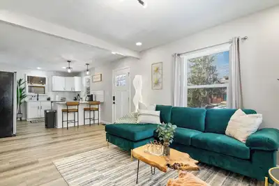 Image de Game Room Retreat with Firepit + Gym + Sleeps 12