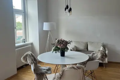 Image de Wonderful spacious (130m2) apartment next to Naschmarkt, 5 min to Karlsplatz