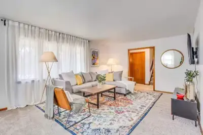 Image de Spacious 4-bedroom house with pool in quiet neighborhood