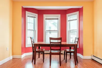 Image de Spacious 4-bedroom apartment close to UMass Medical and St. Vincent Hospital