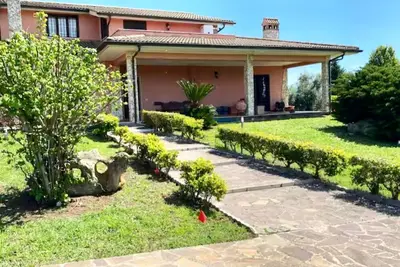 Image de In the green, half an hour from the center of Rome With summer and winter swimming pool