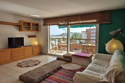 Image de At037 Els Pins I: Apartamento en primera línea de mar.