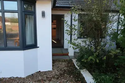 Image de Lovable Lancing with Garden & Parking