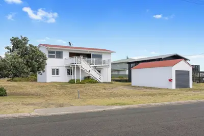 Image de Kiwi Beach Bach - Waihi Beach Holiday Home