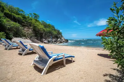 Image de Spacious 3-bedroom with amenities & direct beach access