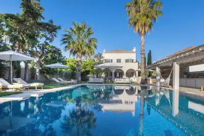 Image de Ultra Luxurious 9-bedroom residence in Spetses, fully staffed with private chef