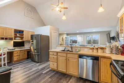 Image de Charming 3-bedroom townhome with Ac, WiFi in fabulous Flushing