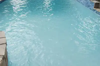 Image de 4-bedroom house Centrally located with a Game room, pool, Huge Backyard.