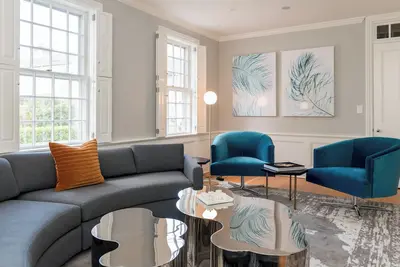 Image de Renovated Nantucket 4 Bedroom Ensuite Home in town! With Large Deck & Hot Tub.