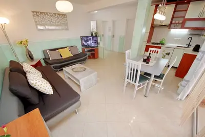 Image de Seafront Apartments Deveron - Two Bedroom Apartment with Balcony and Sea View