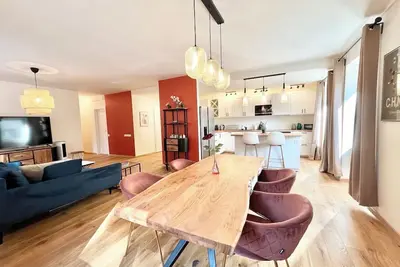 Image de 5-Room Luxury Home by Belvedere, Park, City Center