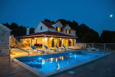 Image de Villa de luxe 4 chambres bord de mer avec piscine