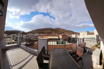Image de New 2 bedroom duplex with a tarrace