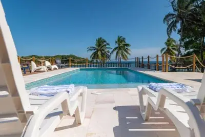 Image de Eagle Ray Elegant 2-Bedroom Villa with Ocean Views and Private Beach Access