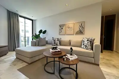 Image de Studio moderne et central avec salle de sport et parking ferme bretonne