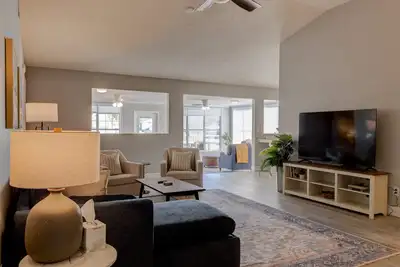 Image de Tall Timbers Waterfront Oasis: 3br / 2 Bath Retreat with Garage