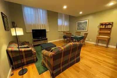 Image de Quiet spacious apartment  sleeps 4. 1br plus den.