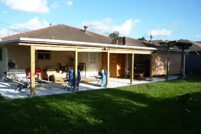 Image de Rental For Super Bowl And/Or Mardi Gras. 10 Min To Quarter -3 Off Street Park