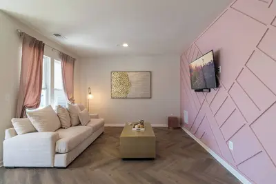 Image de Modern 4-Story Townhome/Great Location