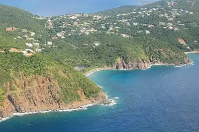Image de \"Ocean Sevyn Escape\" a 4-bedroom house in enchanting \nBeautiful St. Thomas Usvi