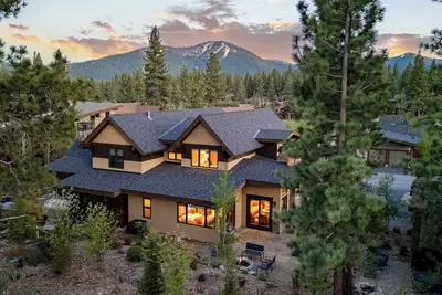 Image de Modern Townhome with 3 King Suites, Near Northstar