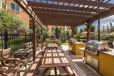 Image de Bottlerock Week! ! ! Chic 2-bedroom Condo in the Vino Bello resort in Napa