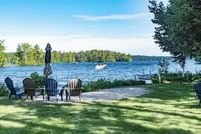 Image de Lakehouse with large level yard on pristine Little Sebago Lake
