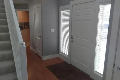 Image de On the Lynden Airport, Open Floor Plan. Easy 1 mile walk to Downtown.