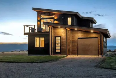 Image de Luxury Loft Retreat with Stunning Mountain Views