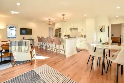 Image de Bright, freshly renovated 2 bedroom, 2 bath house in Se \nPortland, with Ac.