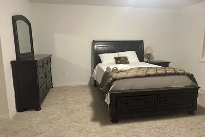 Image de Charming 4-bedroom house with WiFi, Ac in amazing Thorold