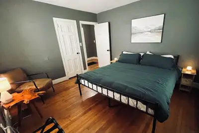 Image de Charming 2-bedroom house in Historic Glen Iris! 5min to downtown, fenced yard!