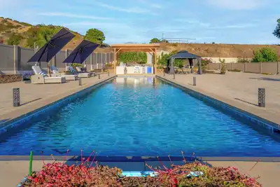 Image de The Ranch in Malibu- 5 Acres, ocean and mountain views! We allow Events, inquire