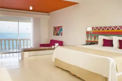 Image de Family-friendly Cancun Royal Junior Suite with Ocean View Balcony and Water Park