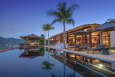 Luxurious 6-bedroom Villa 29 Montebello with infinity pool and Kamala Beach view