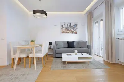 Image de Cozy 1-Bedroom Flat with Balcony, Steps to Vatican