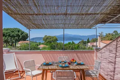 Apartment with sea view