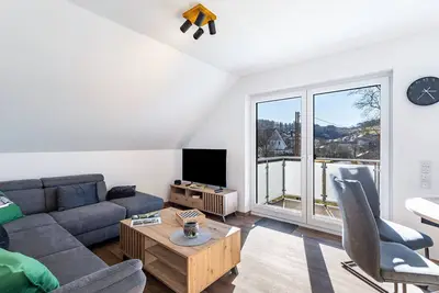 Image de Appartement \"Waldhaus\" avec vue sur les montagnes, balcon et Wi-Fi