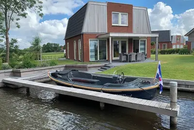 Image de Stay in our spacious Sneekermeer 6 home with private jetty.