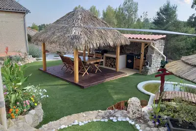 Image de Villa au calme, dans un petit village provençal de charme, à proximité des lacs.